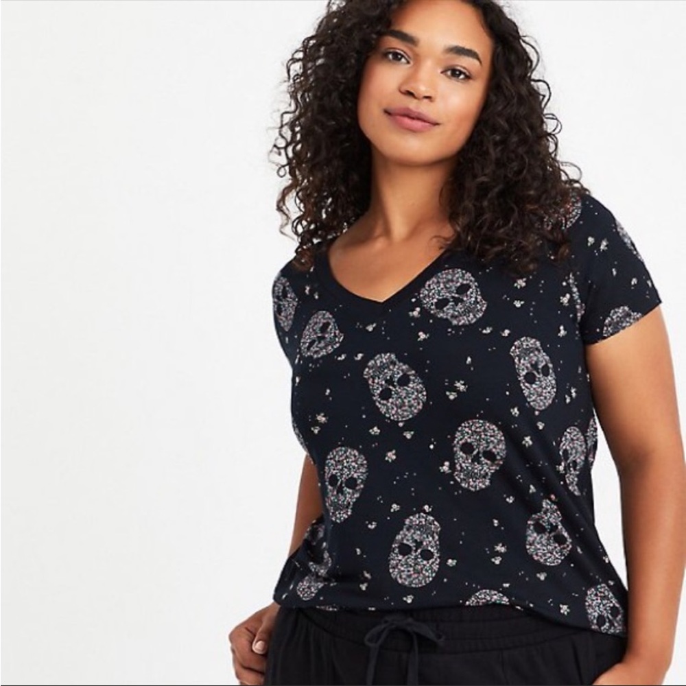 NWT Torrid Floral Skulls Perfect Tee Top Size 18/20 2X